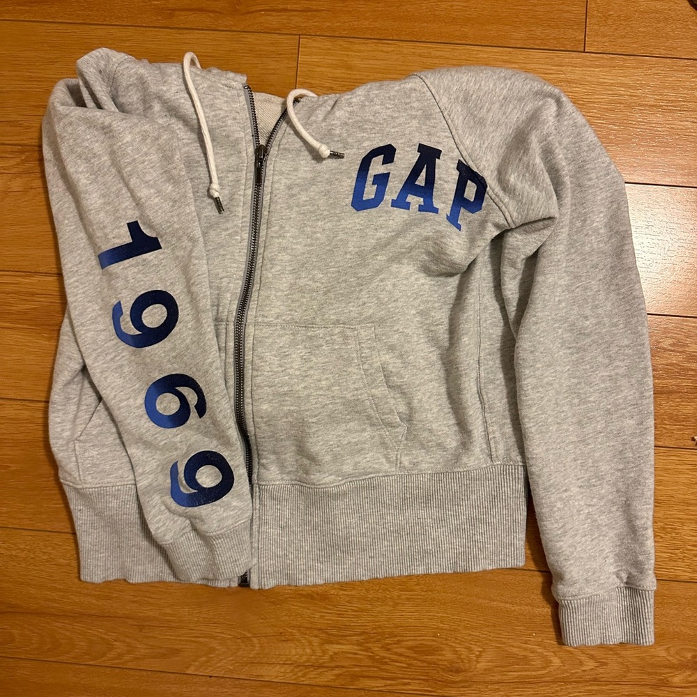 Gap zip up
